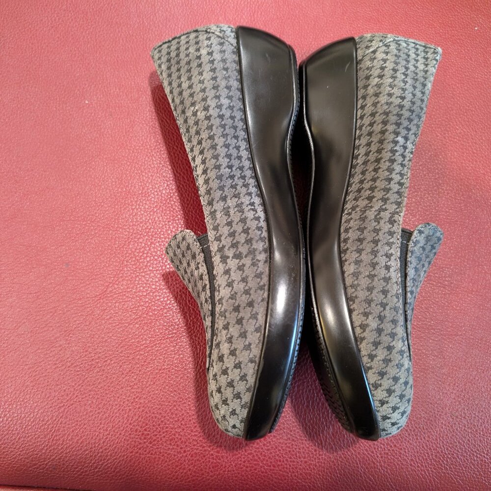 Dansko Debra 38 Gray/Black Leather slip on